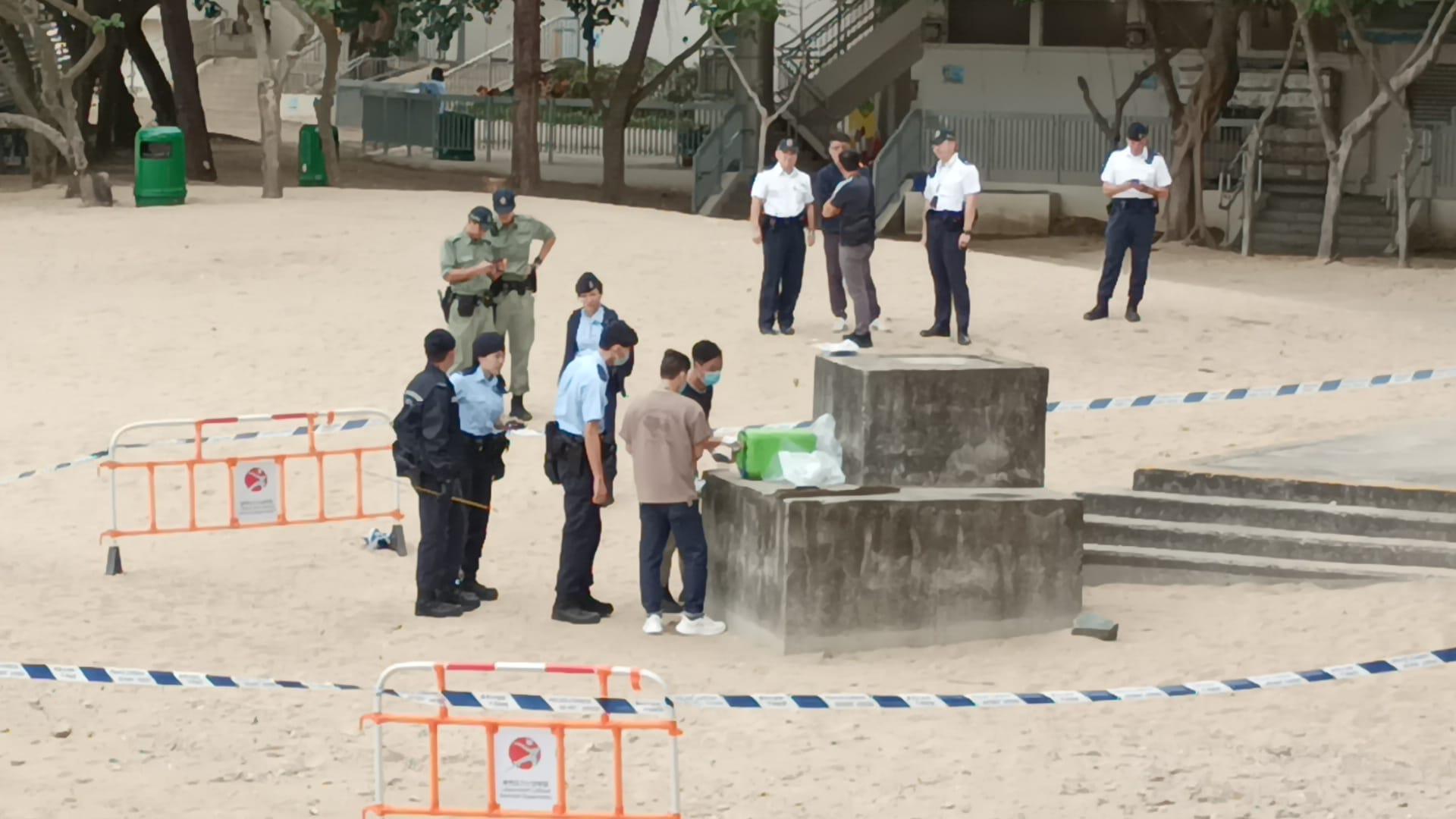 汀九麗都灣泳灘現可卡因,警方封鎖現場調查。