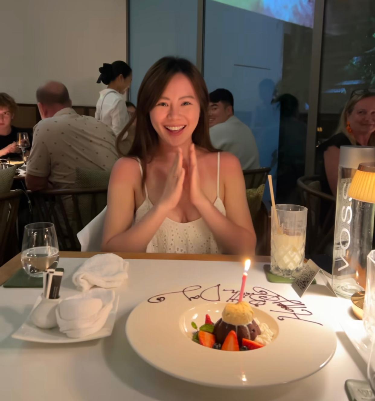 賴弘國不時在社交網曬幸福,月前為愛妻慶祝生日。