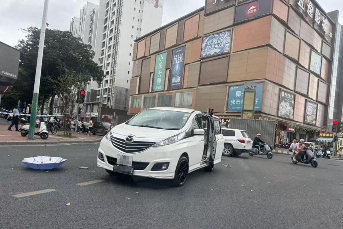 有中港牌私家車懷疑在中山撞倒一名男童。(網民Kent Kent@FB群組「港車北上分享群」)