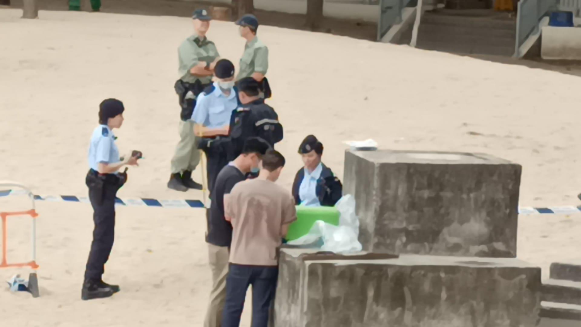 汀九麗都灣泳灘現可卡因,警方封鎖現場調查。