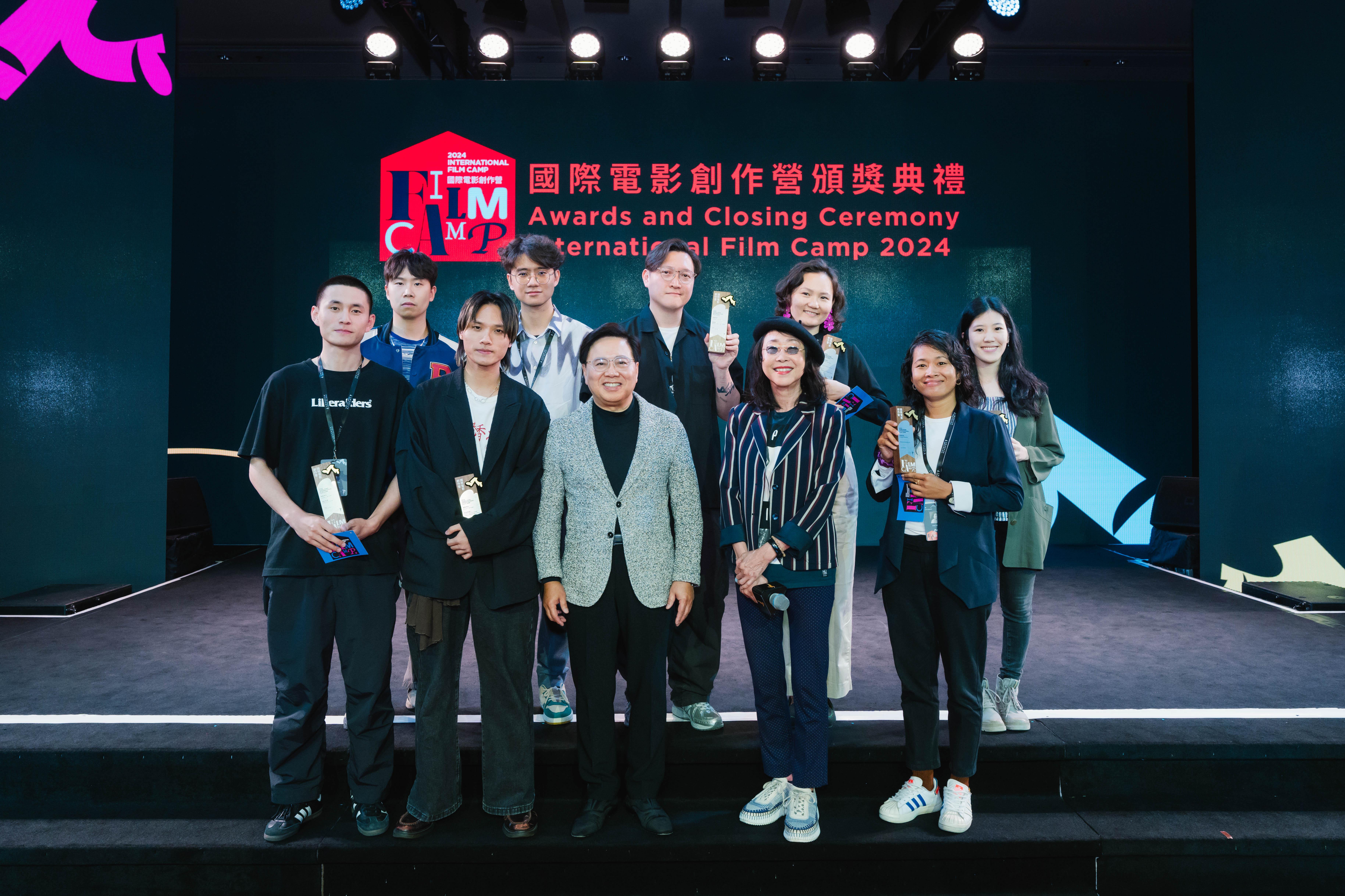 張婉婷、王英偉與8位得獎者。