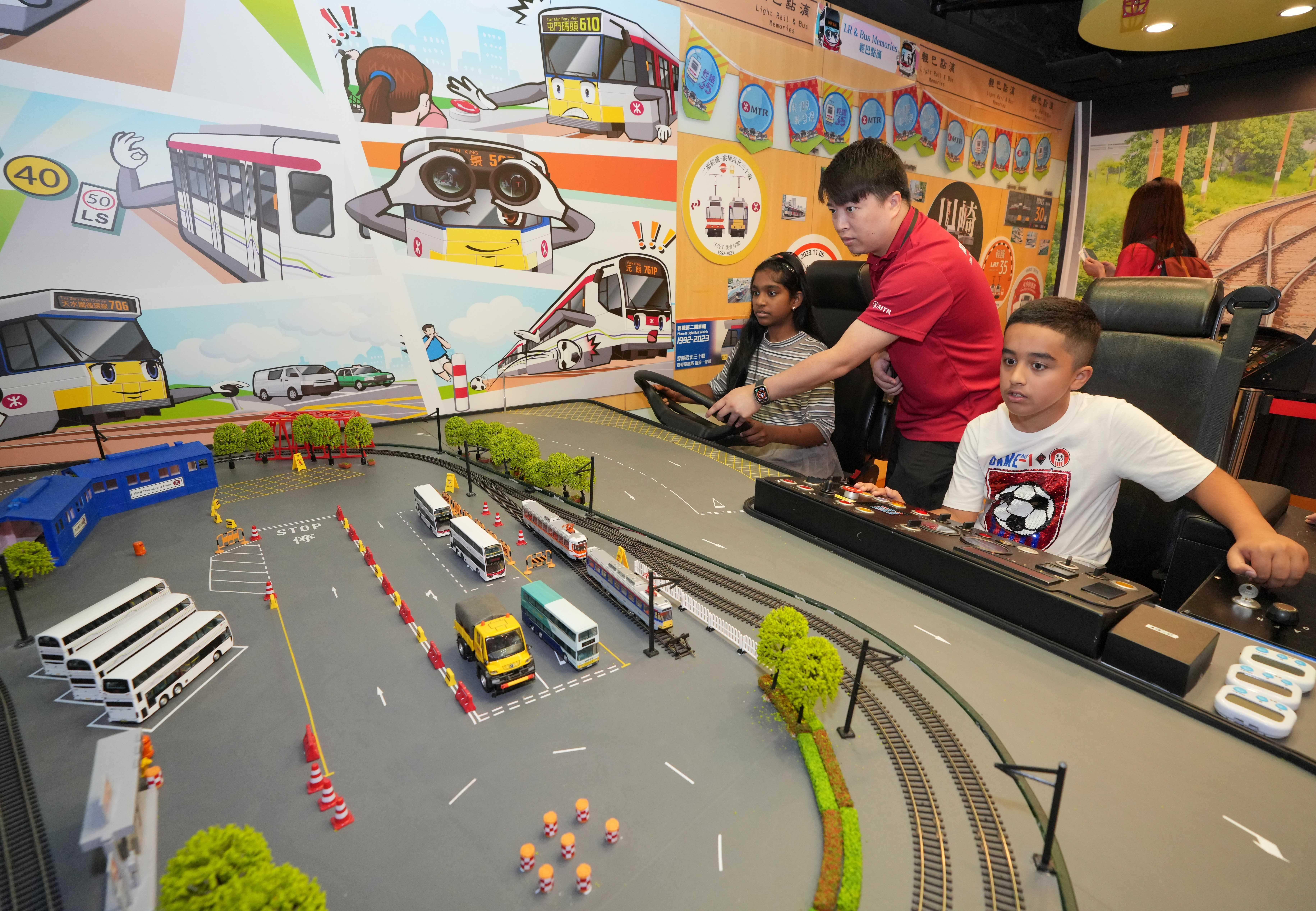 輕鐵遊樂屯 - 模擬駕駛室