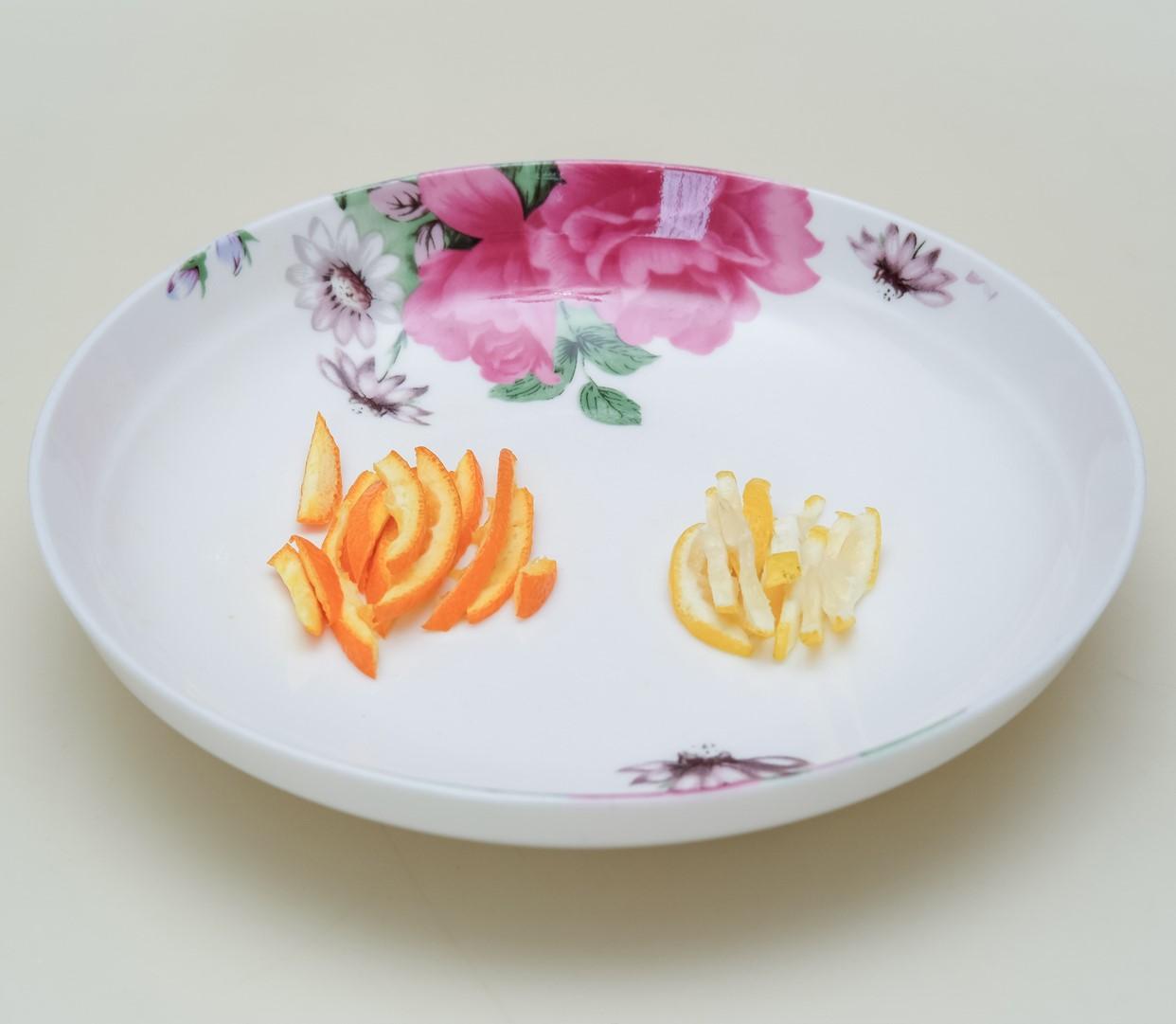 滅蟻方法丨用小碟子裝起剩餘的橙皮、蜜柑皮、檸檬皮,放在蟻群出沒的地方,是天然又低成本的滅蟻方法