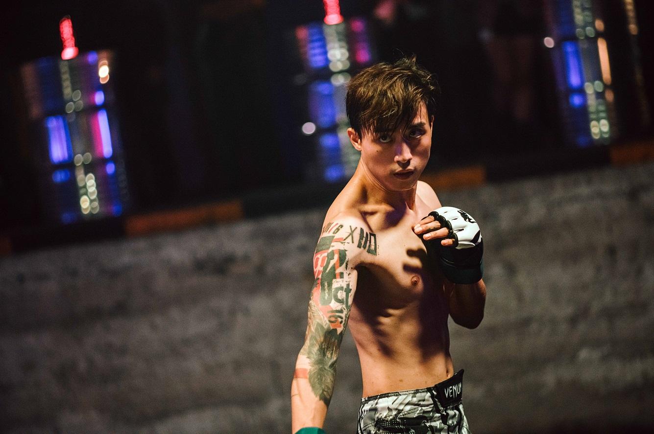 MIRROR成員AK為《打天下2》操肌,獲歐錦棠腹肌結實。