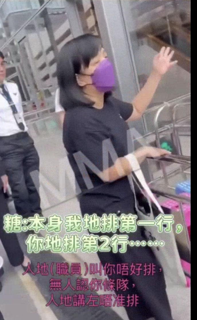 網上有fans拍片紀錄排隊情況。