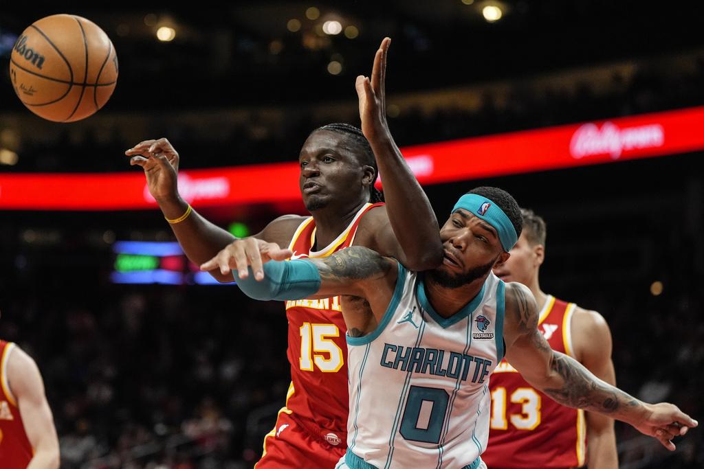 黃蜂以115:114險勝鷹隊。(美聯社)