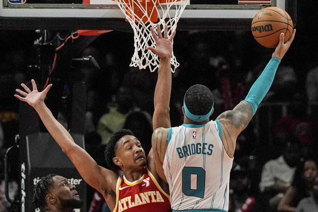 黃蜂以115:114險勝鷹隊。(美聯社)