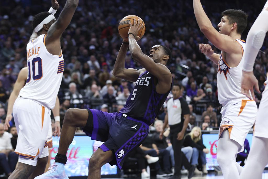 太陽以108:107險勝帝王。(美聯社)