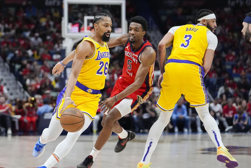 湖人附加賽110:106擊敗鵜鶘。(美聯社)