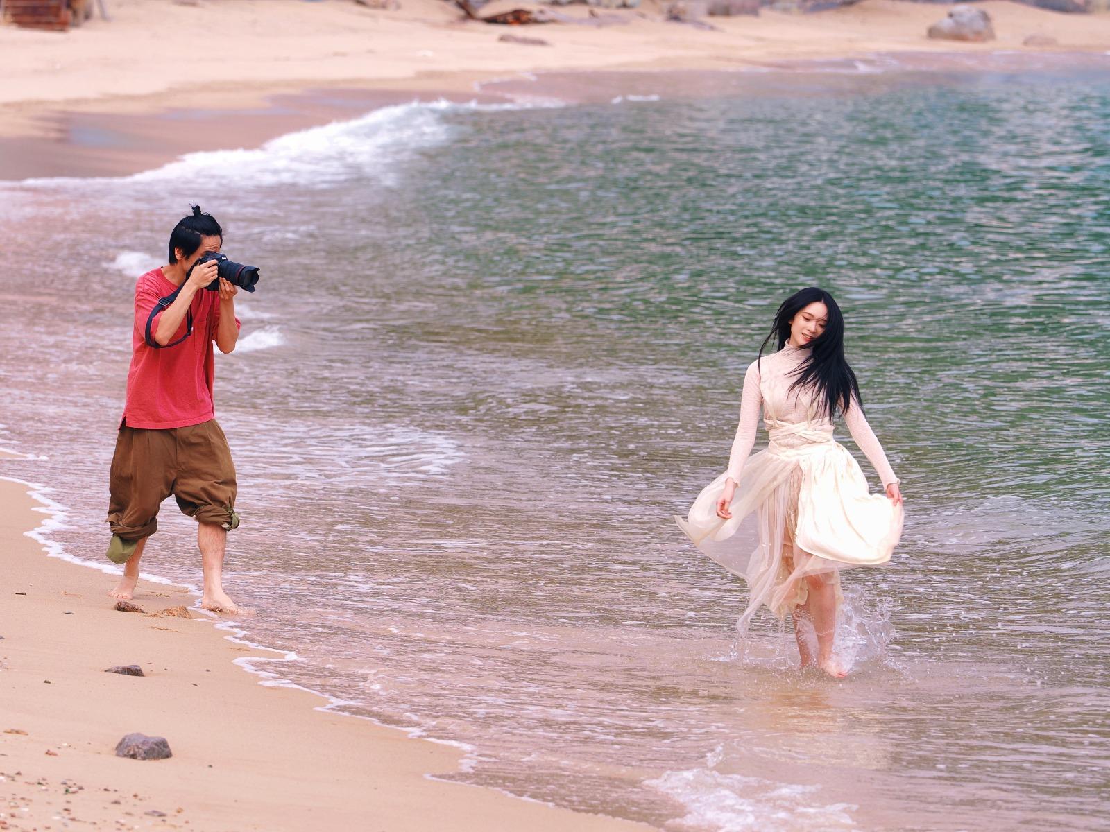 雲浩影Cloud已推出第二張個人專輯《INTRODUCTION to PAIN》。