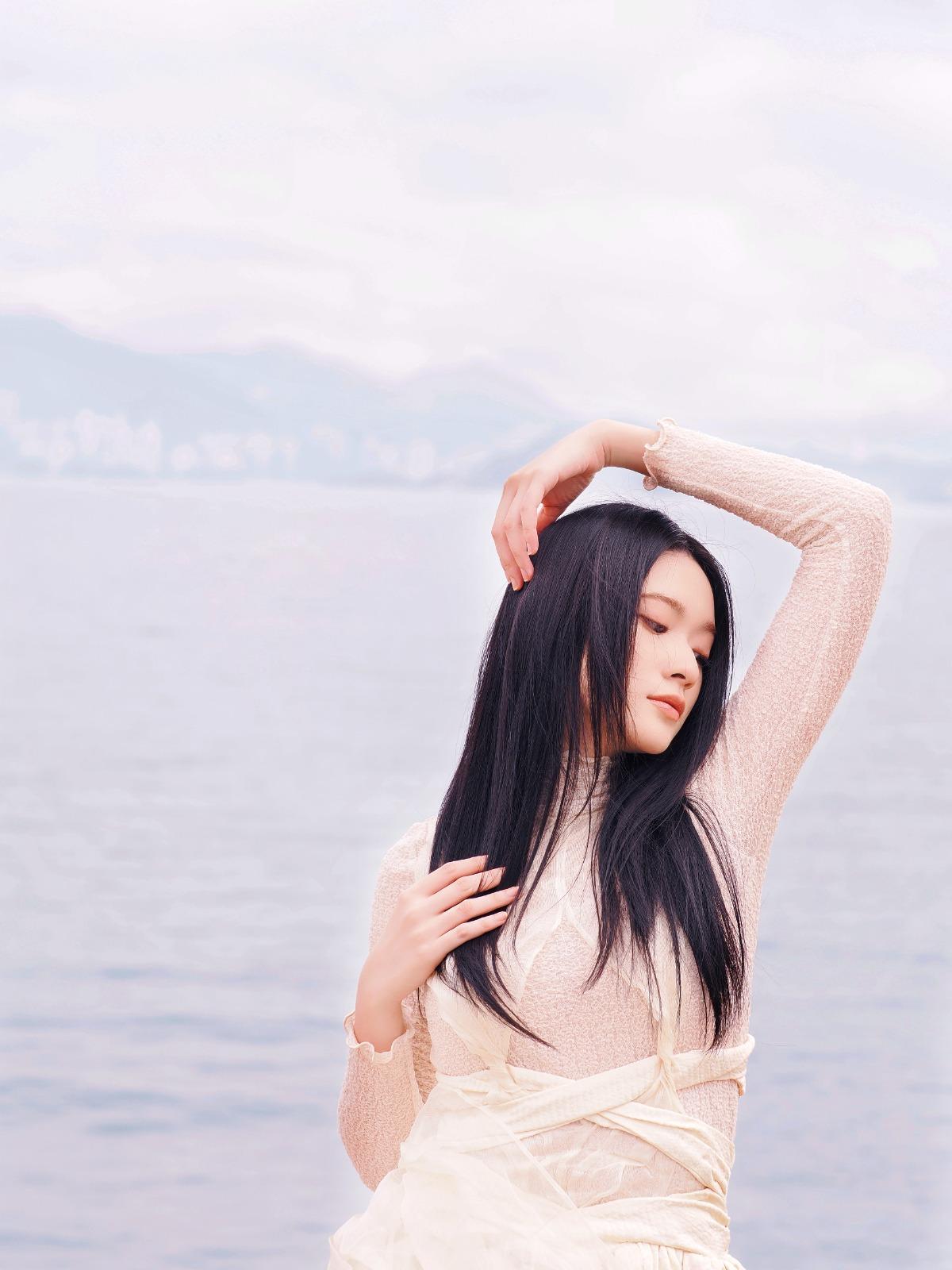 雲浩影到長洲海灘進行拍攝。