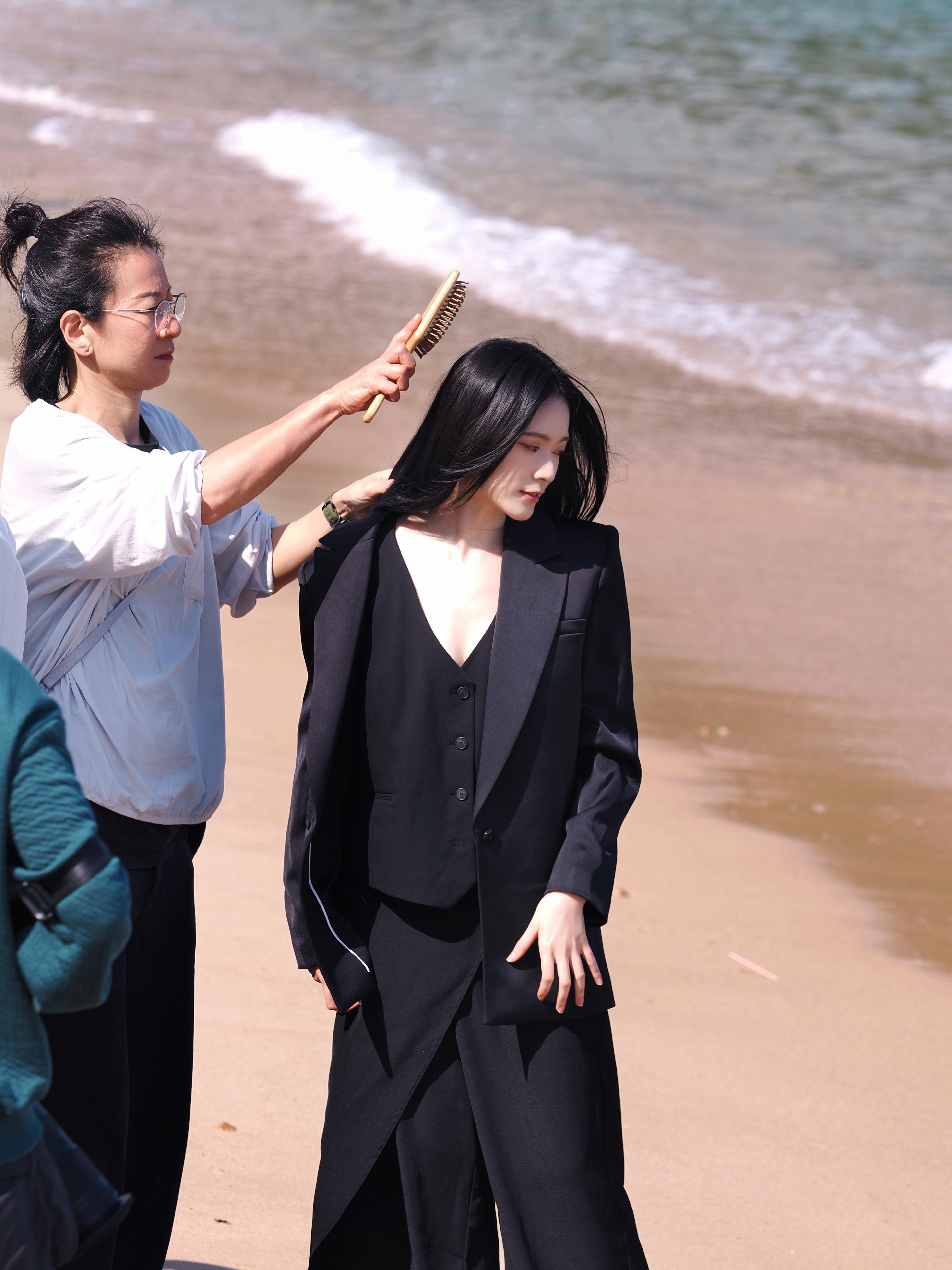 Cloud雲浩影還換上其他造型。