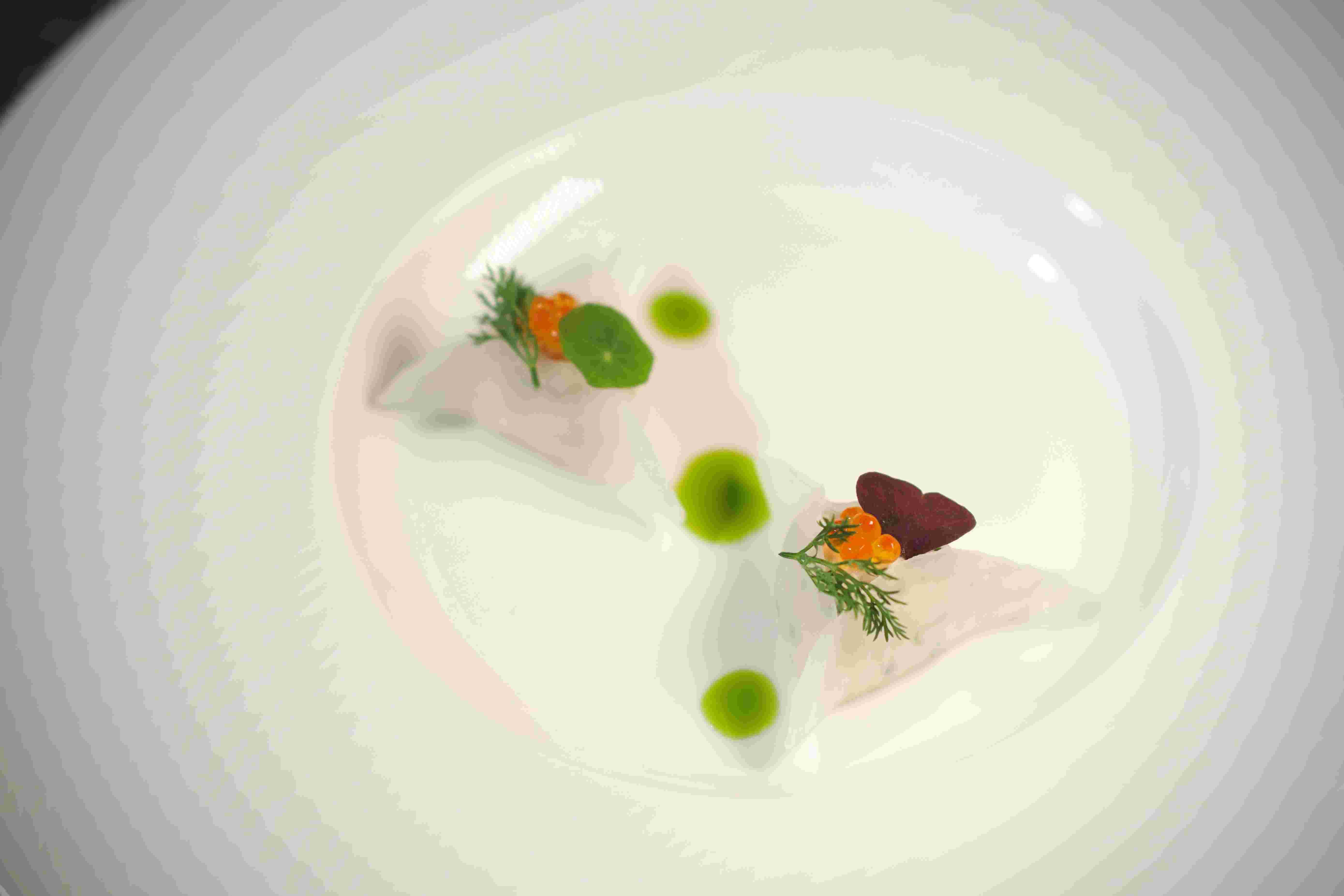 潮州凍蟹意大利雲吞配辣根雪芭和韭菜清湯