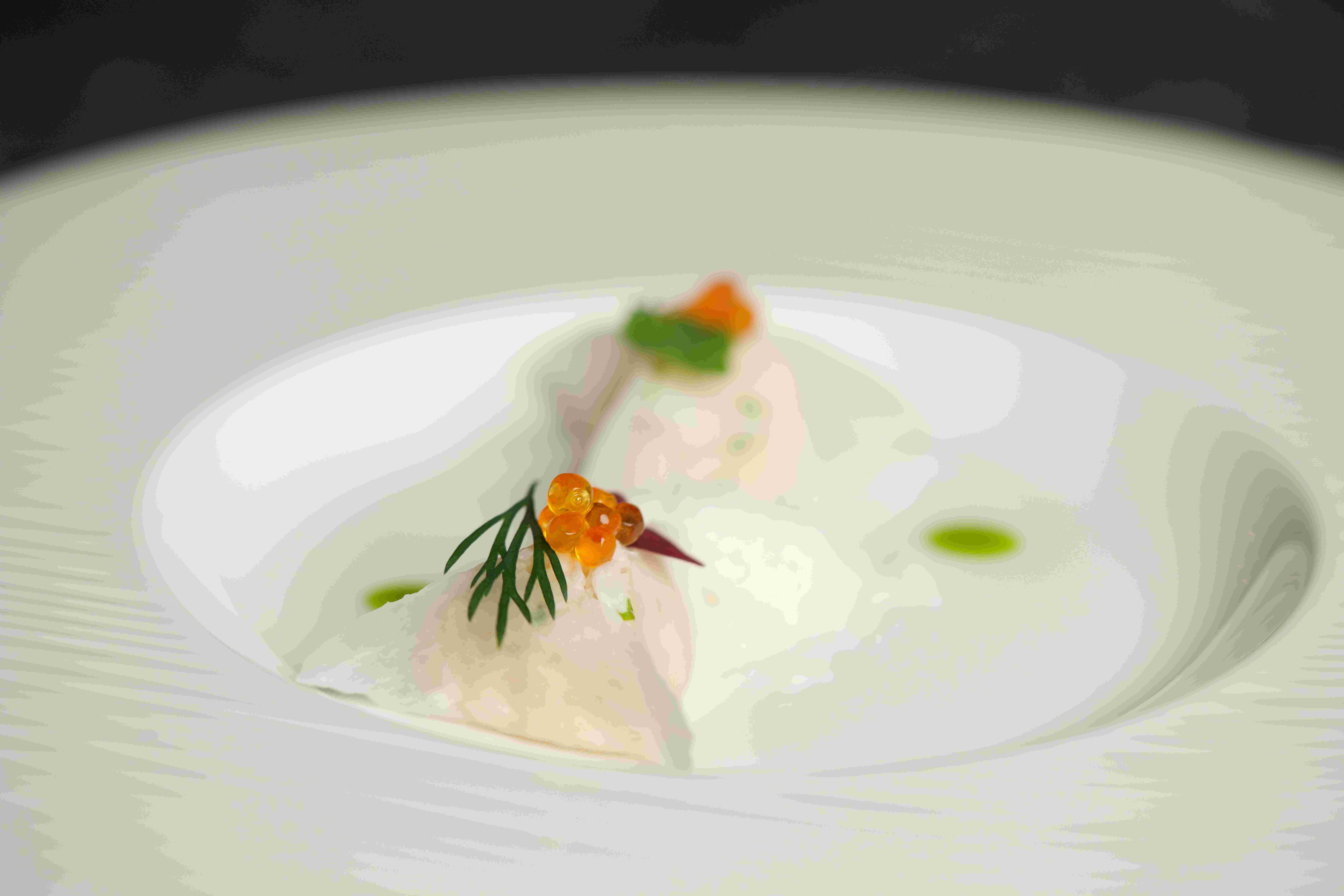 潮州凍蟹意大利雲吞配辣根雪芭和韭菜清湯