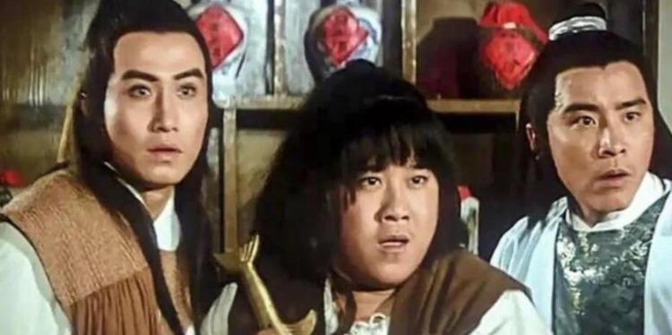 1981年,姜大衛跟哥哥秦沛和弟弟爾冬陞聯合製作電影《貓頭鷹》,秦沛是出品人及演員,姜大衛執導及主演,爾冬陞當時以爾小寶之名擔任編劇。(網上圖片)