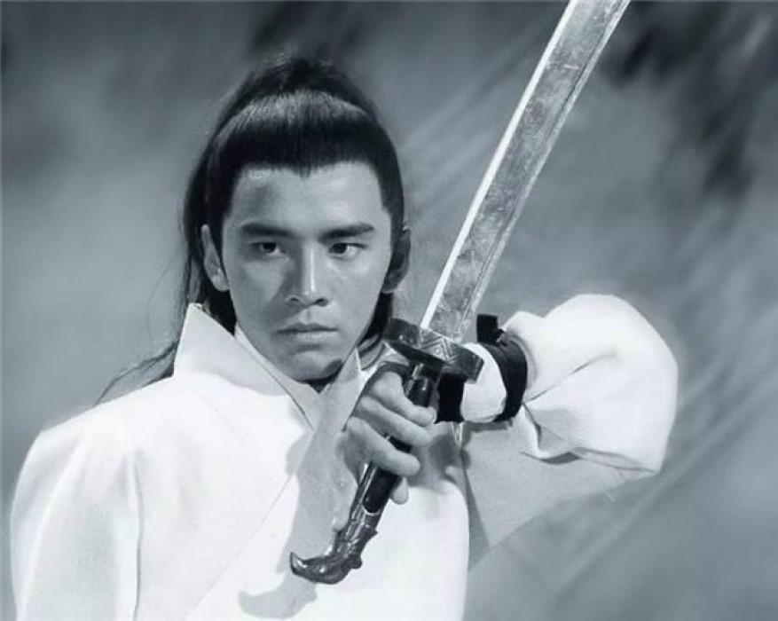 1971年,姜大衛在《新獨臂刀》飾演主角雷力,冷峻外形和出色演技都令觀眾留下深刻印象。(網上圖片)