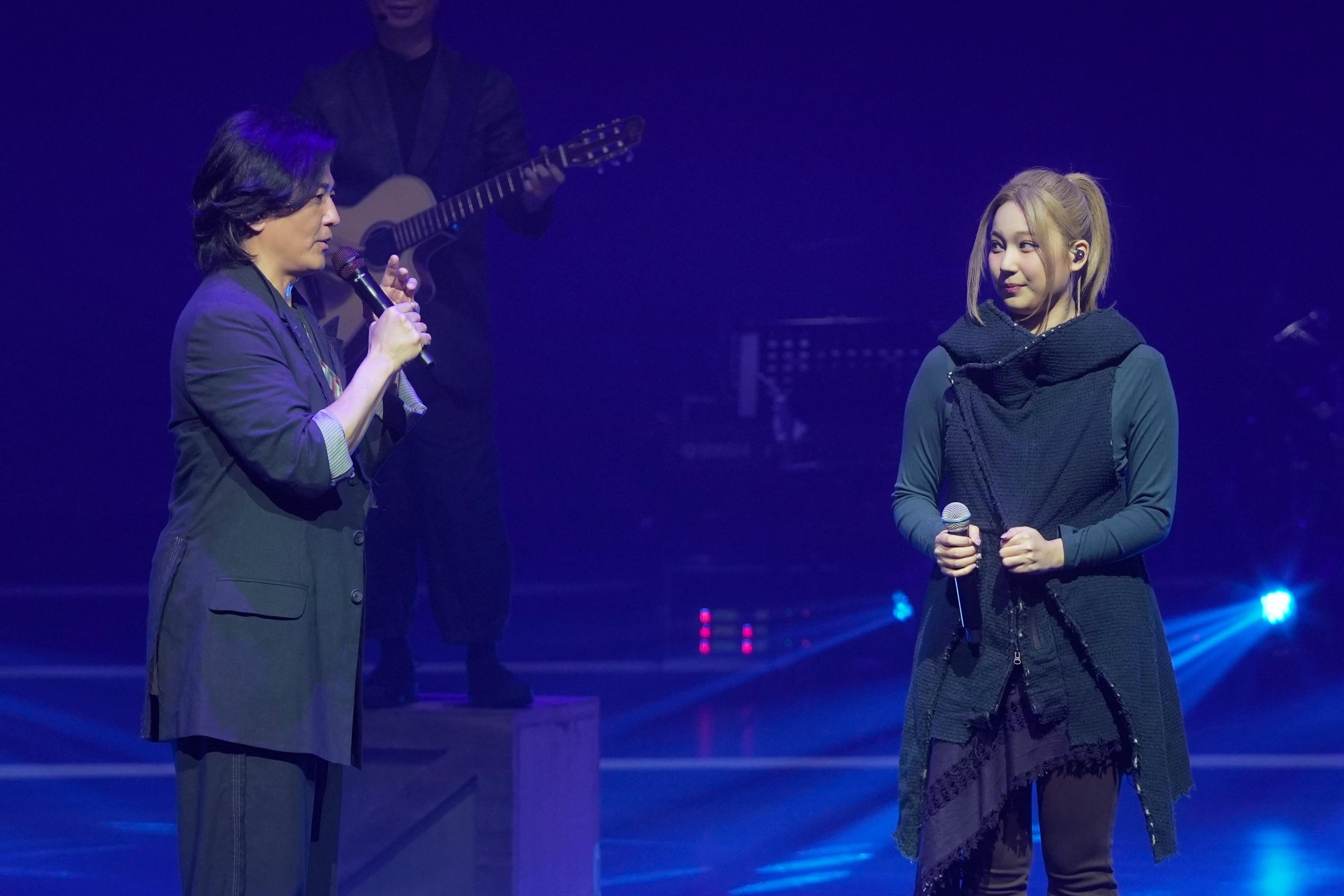 鄭伊健日前帶小師妹黃淑蔓到澳門開騷。