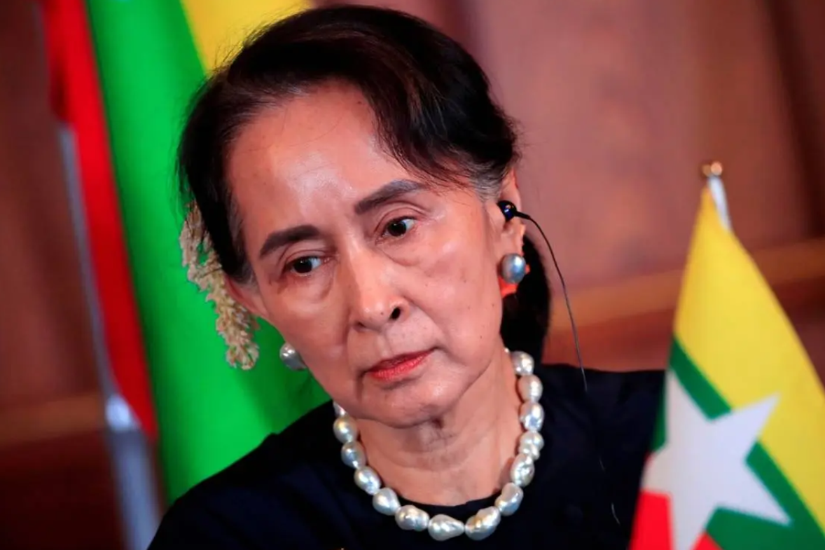 正在服刑的緬甸前國務資政昂山素姬,獲軍政府安排離開首都內比都監獄,改為軟禁(路透社資料圖片)