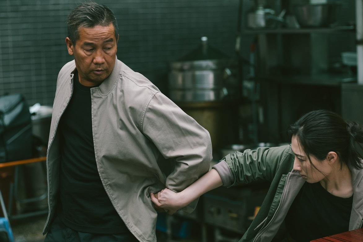 如月(武田梨奈 飾)追查父親被殺的真相。(《打天下2》劇照)