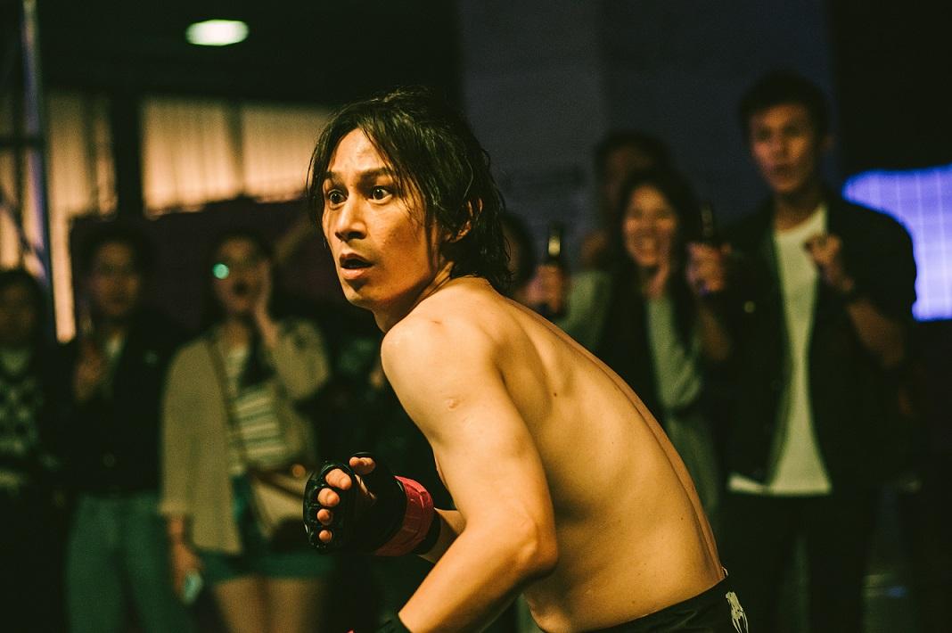 Darwin(駱振偉飾)是地下拳賽的拳手。(《打天下2》劇照)