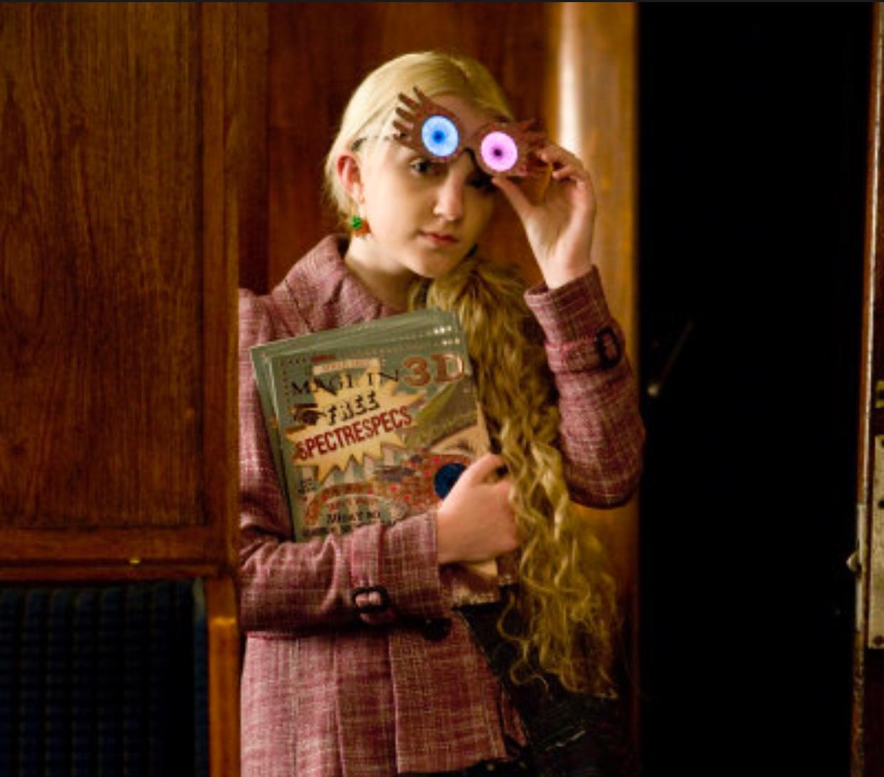 Evanna Lynch在 《哈利波特》的金髮及藍眼形象深入民心。