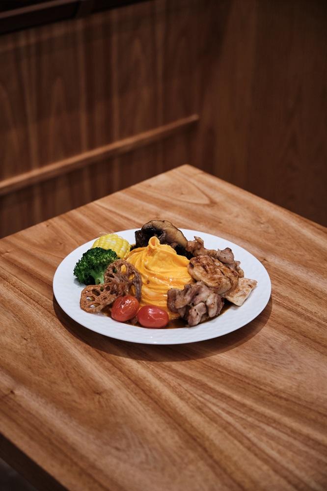 米炊食堂 烤無激素雞肉蘑菇蛋包飯