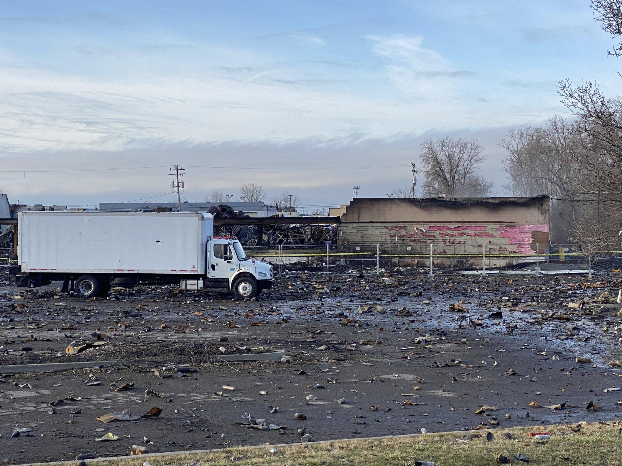 美國密歇根州底特律郊區一間倉庫今年3月發生爆炸,導致一人死亡。倉庫屬於一家電子煙經銷商,公司負責人本月20日欲持單程機票準備由紐約逃往香港,遭美國海關和紐約港務局人員逮捕。他被押回密歇根州控以誤殺罪,下月7日將出席案件聽證會。(網上圖片)