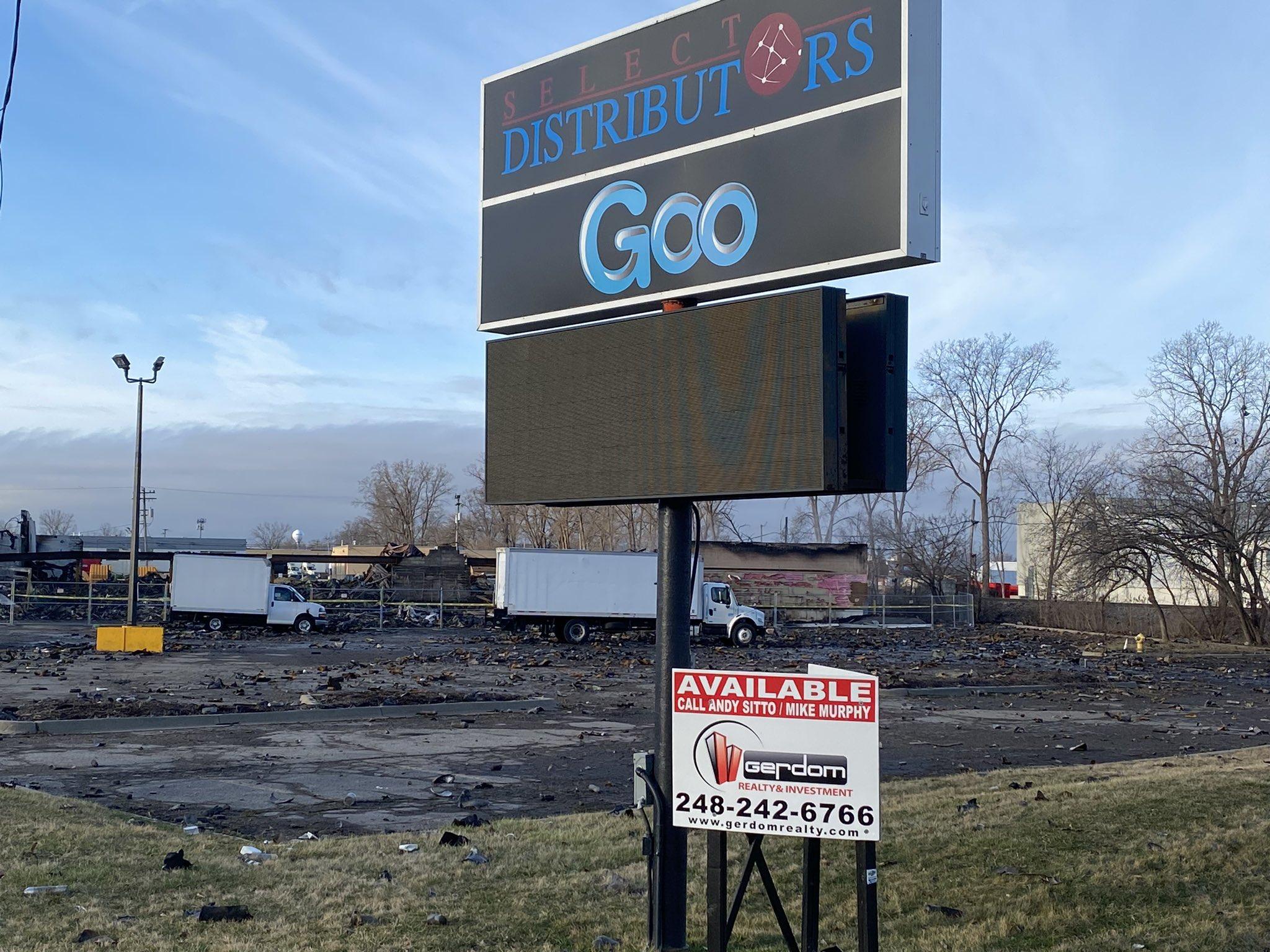 美國密歇根州底特律郊區一間倉庫今年3月發生爆炸,導致一人死亡。倉庫屬於一家電子煙經銷商,公司負責人本月20日欲持單程機票準備由紐約逃往香港,遭美國海關和紐約港務局人員逮捕。他被押回密歇根州控以誤殺罪,下月7日將出席案件聽證會。(網上圖片)