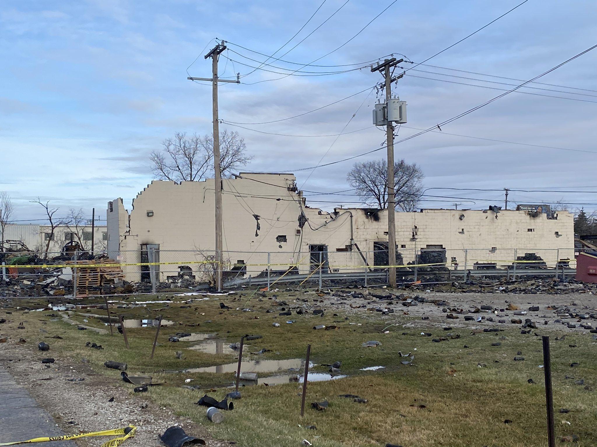 美國密歇根州底特律郊區一間倉庫今年3月發生爆炸,導致一人死亡。倉庫屬於一家電子煙經銷商,公司負責人本月20日欲持單程機票準備由紐約逃往香港,遭美國海關和紐約港務局人員逮捕。他被押回密歇根州控以誤殺罪,下月7日將出席案件聽證會。(網上圖片)