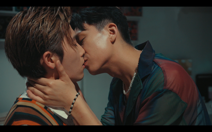 Phoebus與盧鎮影在《瑪嘉烈與大衛系列 絲絲》互獻男男螢幕初吻。