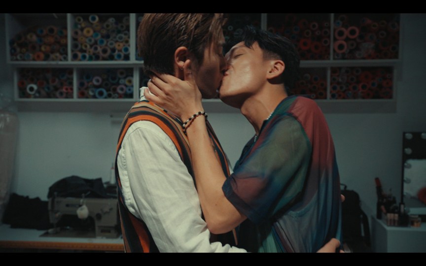 Phoebus與盧鎮影在《瑪嘉烈與大衛系列 絲絲》互獻男男螢幕初吻。