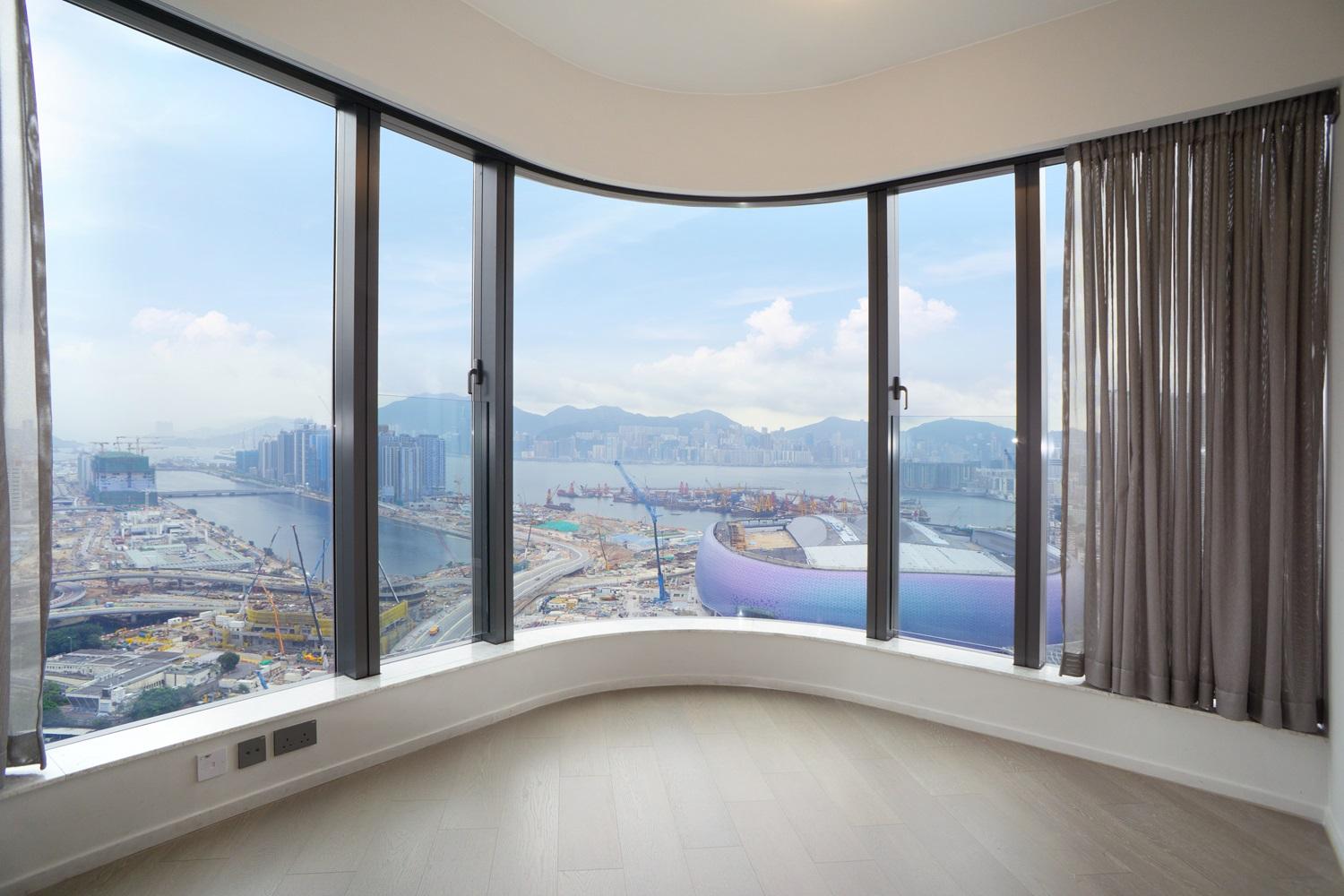 主人套房擁弧形落地玻璃窗,帶來超廣角闊銀幕的視野。