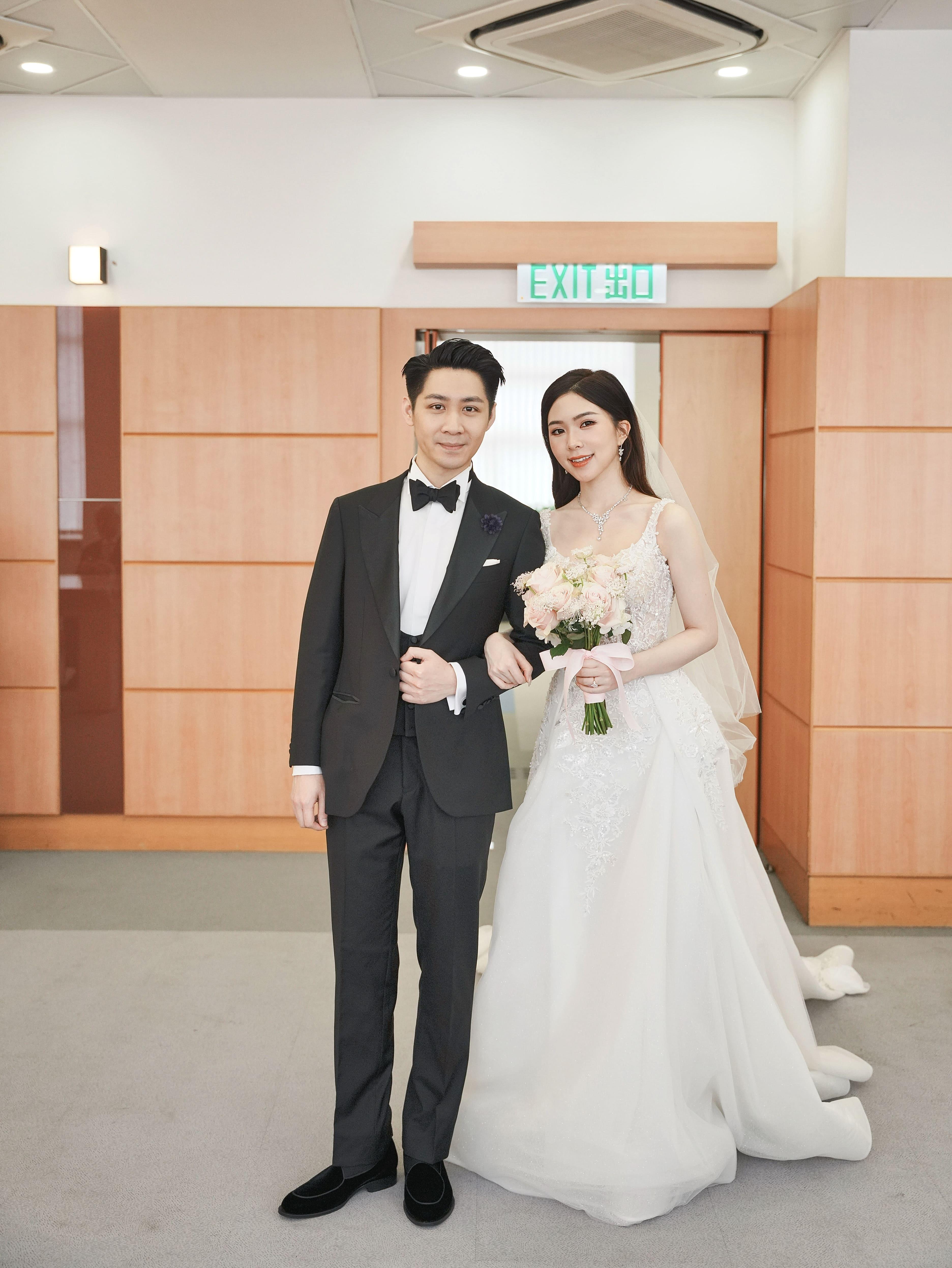 Krystal由參選港姐至今成為靚靚人妻,仍然保持白滑牛奶肌,仙氣過人!