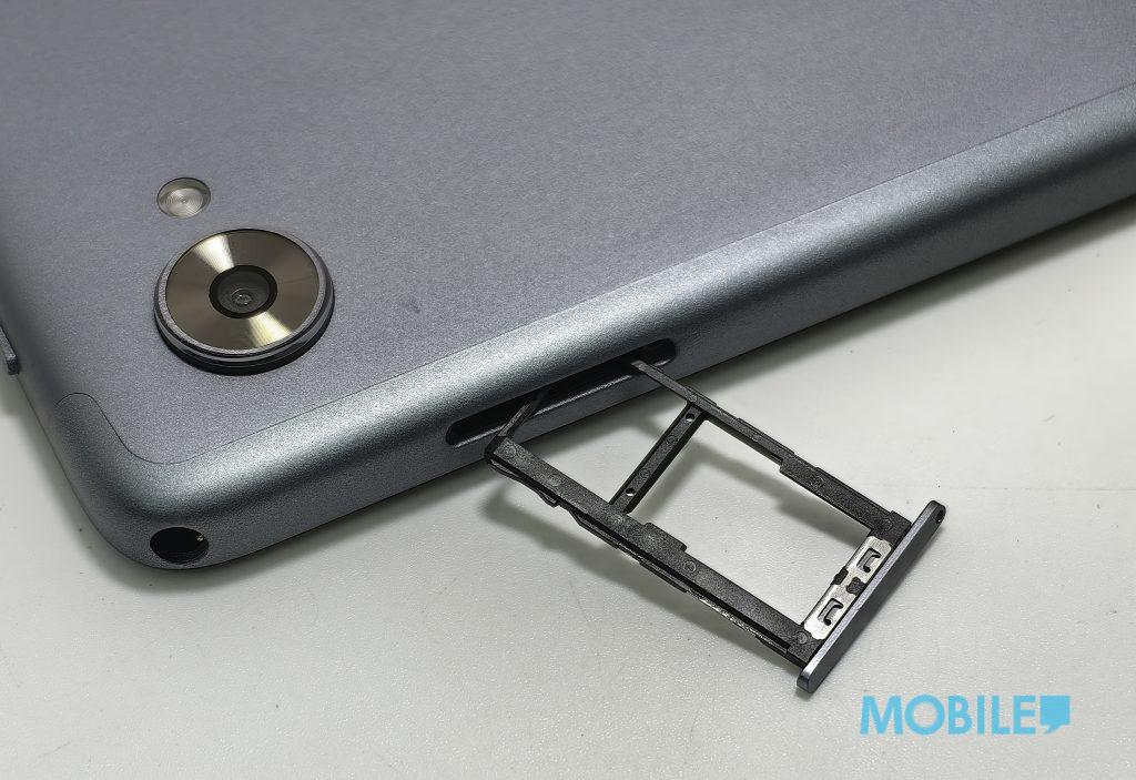 平板電腦|Teclast P40HD機頂左側設有三選二 SIM 卡卡槽及3.5mm插槽。