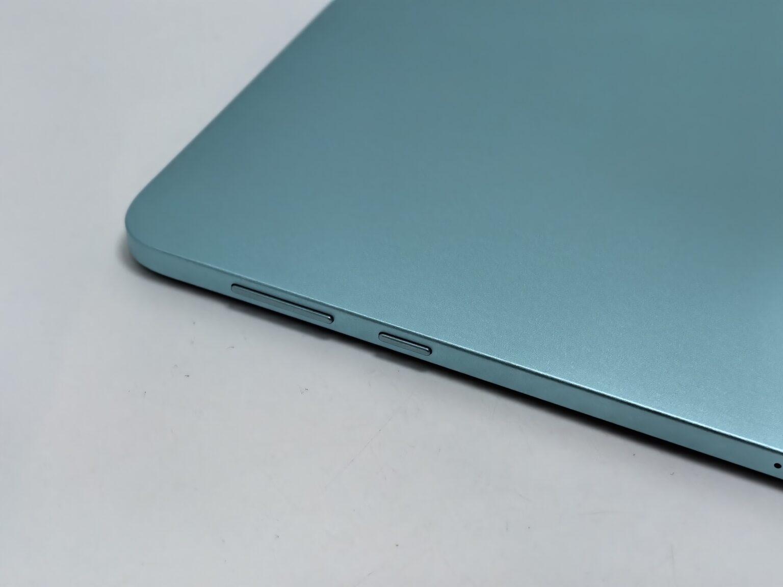 HONOR Pad 9平板電腦|HONOR Pad 9 採用一體化機身及隱藏式天線設計,而今次試玩是綠色版本。