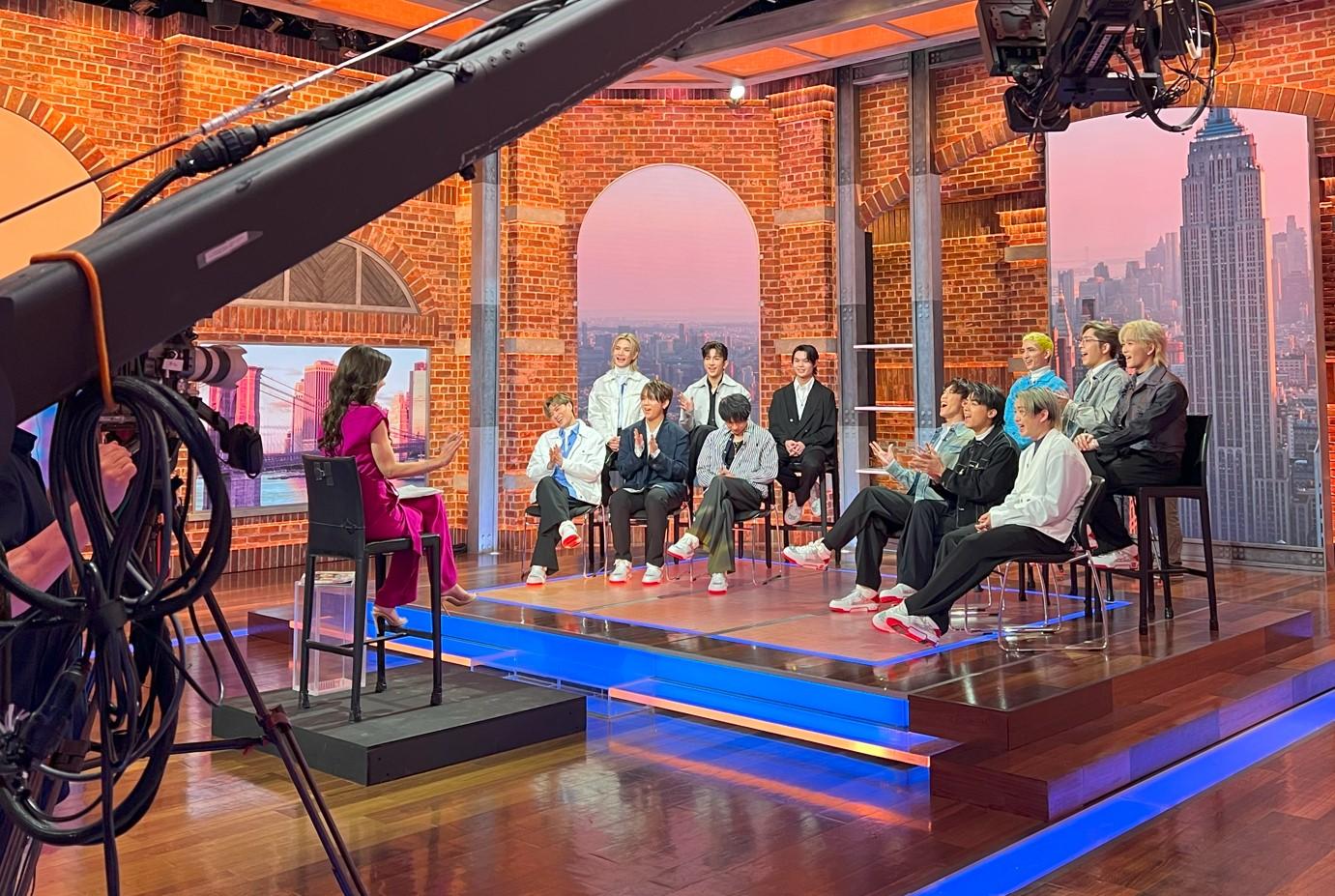 MIRROR接受CNN訪問大談戀愛狀況。