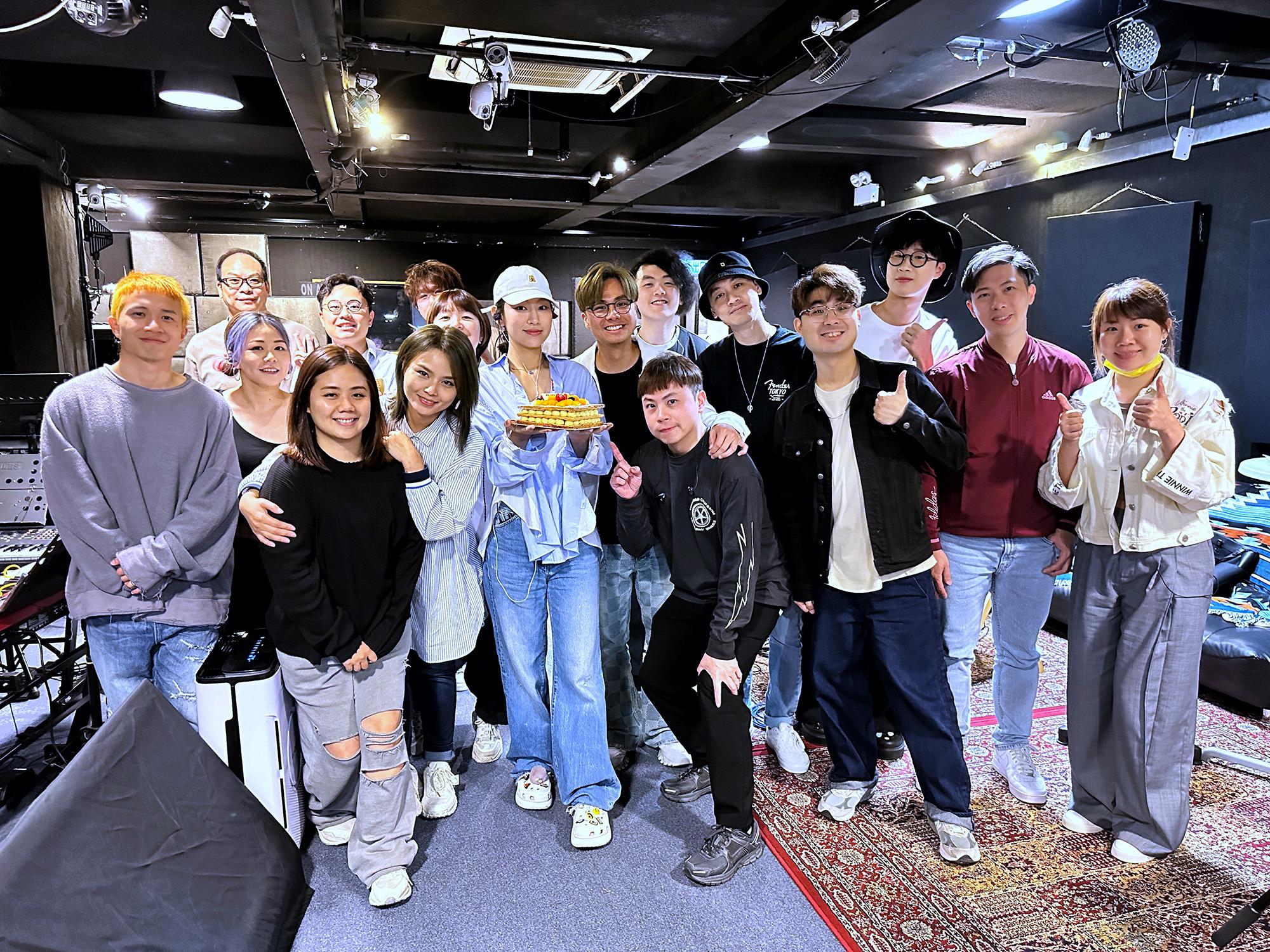 炎明熹生日正日在彩排中度過。