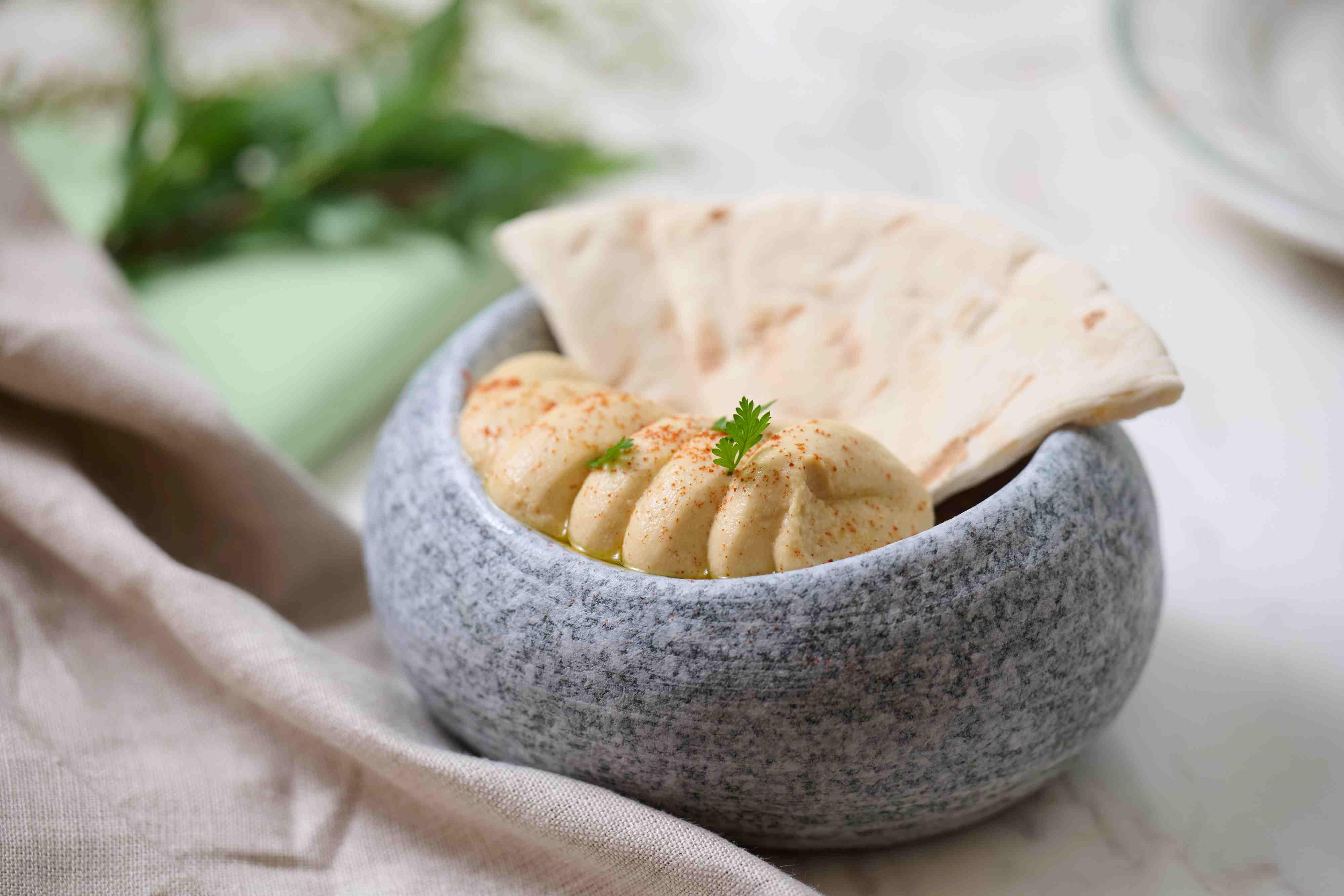 鷹嘴豆泥和皮塔餅麵包