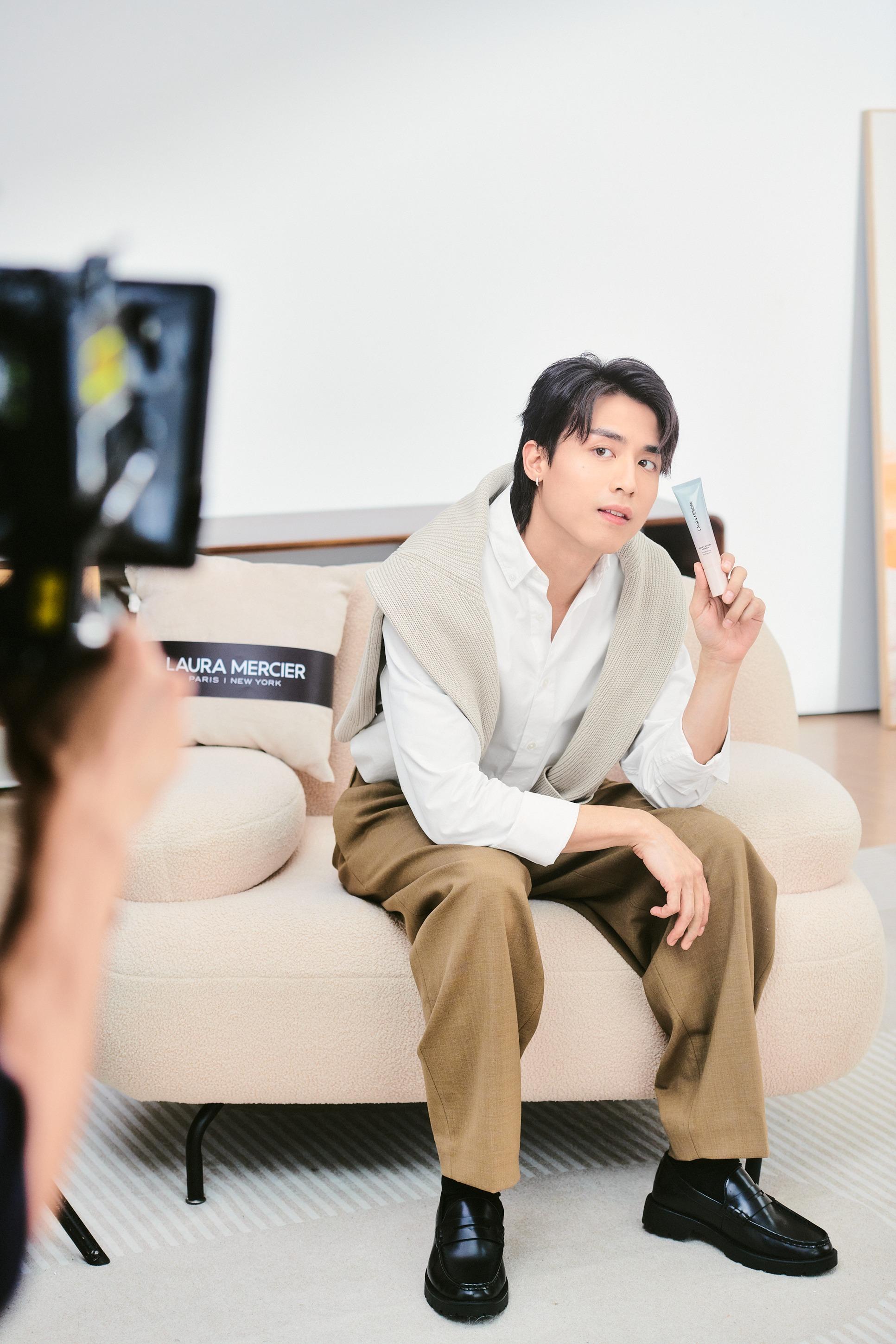 Laura Mercier x江𤒹生Anson Kong 送AK親筆簽名養膚底霜及雙面相卡