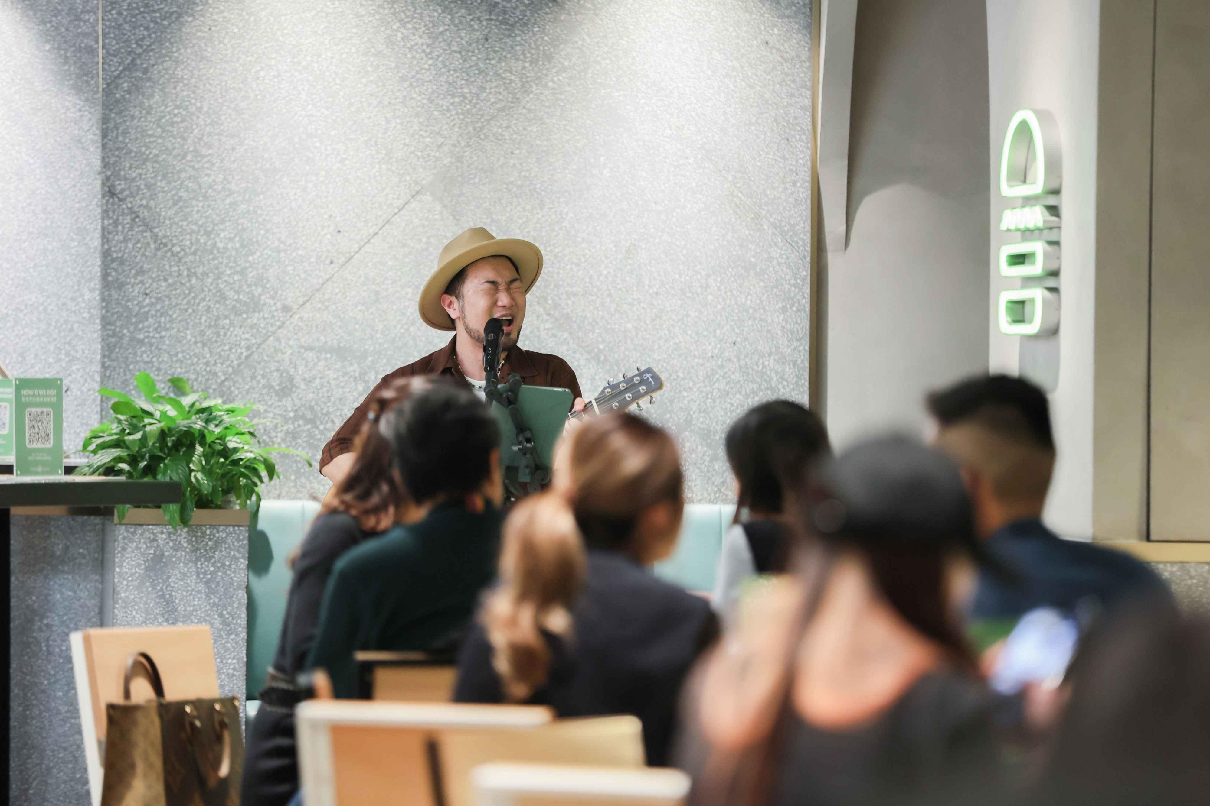 剛於3月舉辦的Shack Sounds邀請了由著名音樂人趙增熹先生,所創辦的「大台主」音樂先導計劃旗下的歌手Monkey表演自創歌曲。