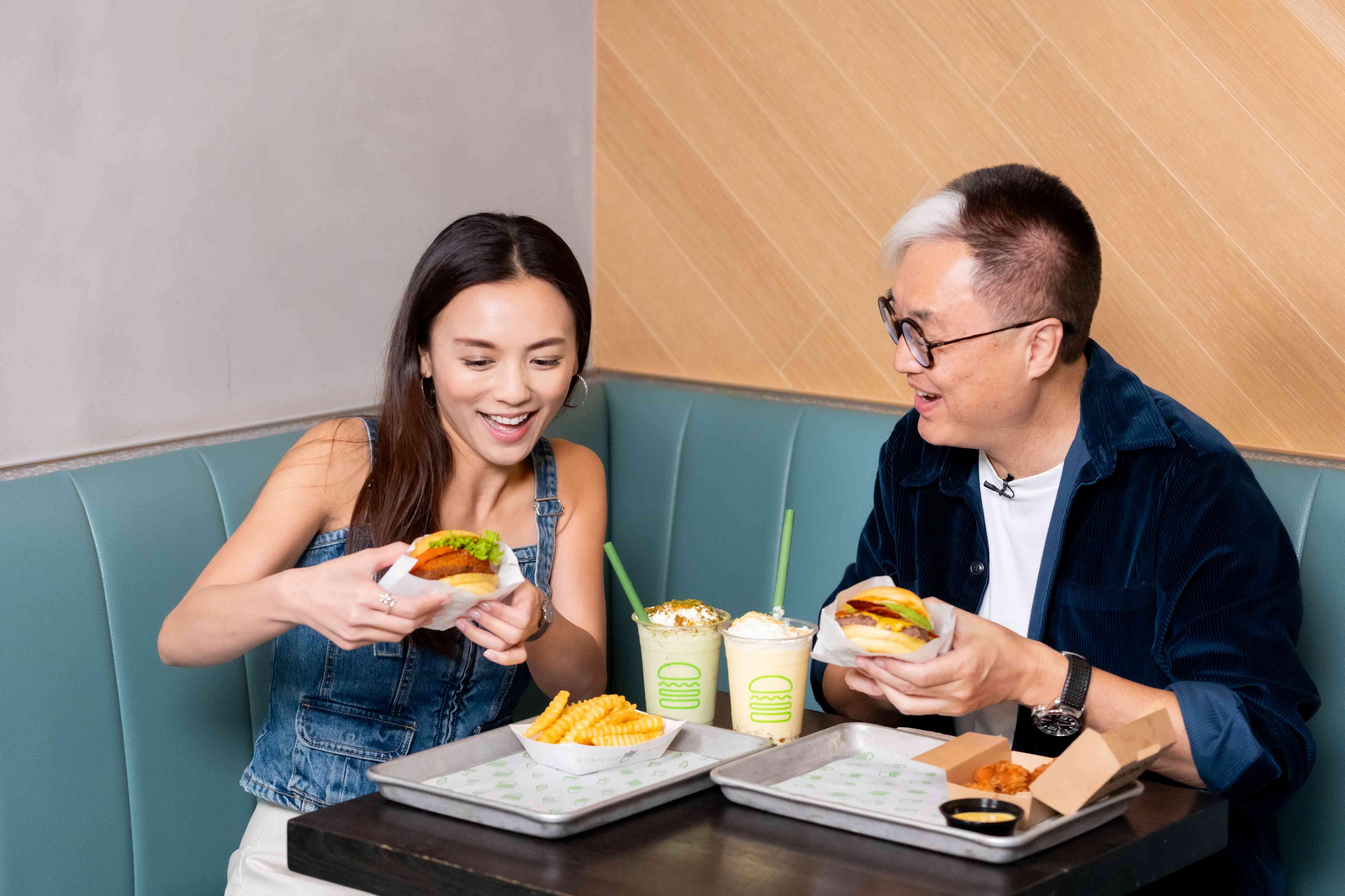 李純恩(Benny)和黎紀君(Christy)帶我們解開Shake Shack的隱藏食法
