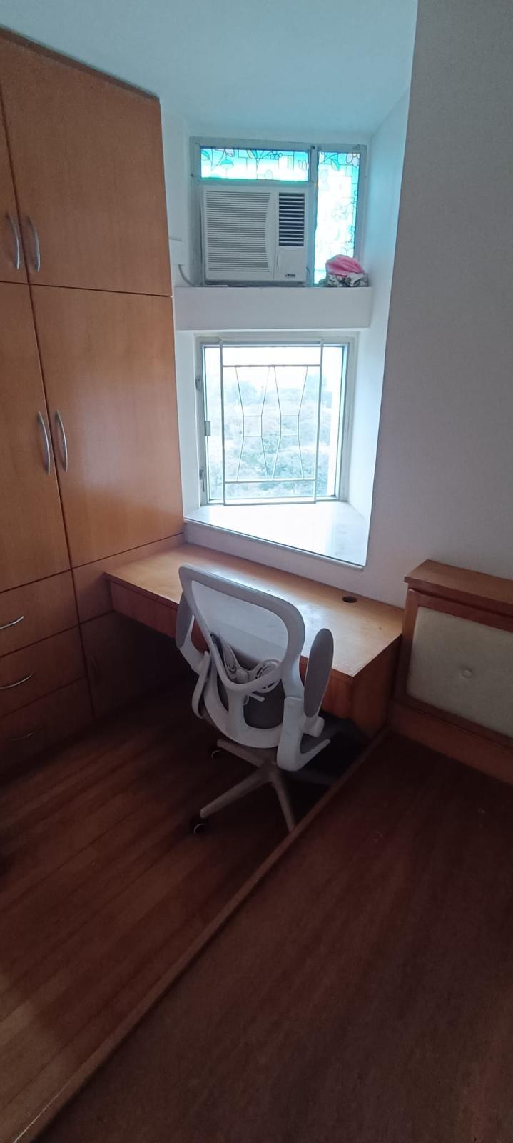 單位附帶不少訂製傢俱,尚算新淨。(代理提供)