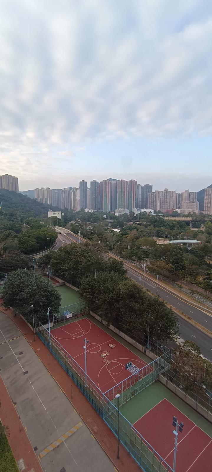 單位景觀以開揚球場景及園景為主。(代理提供)