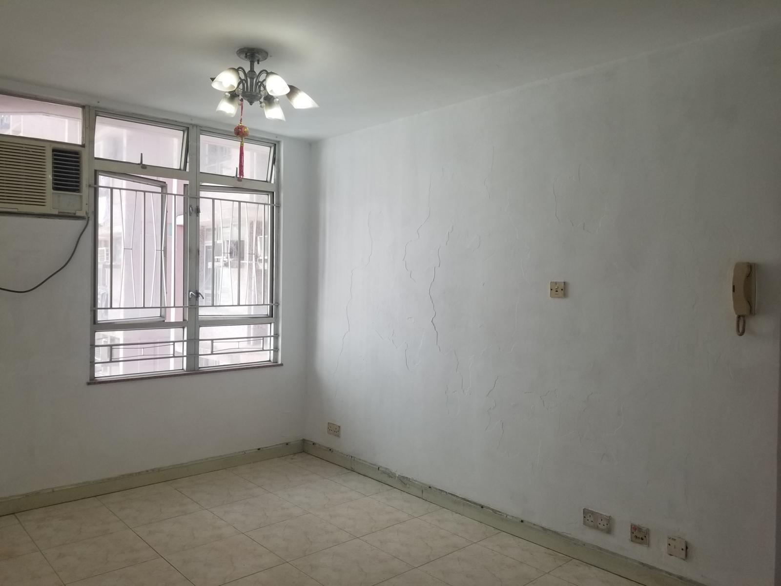 廣明苑廣昌閣中層西南市景兩房戶,最新以居二價373萬元易手。(代理提供)