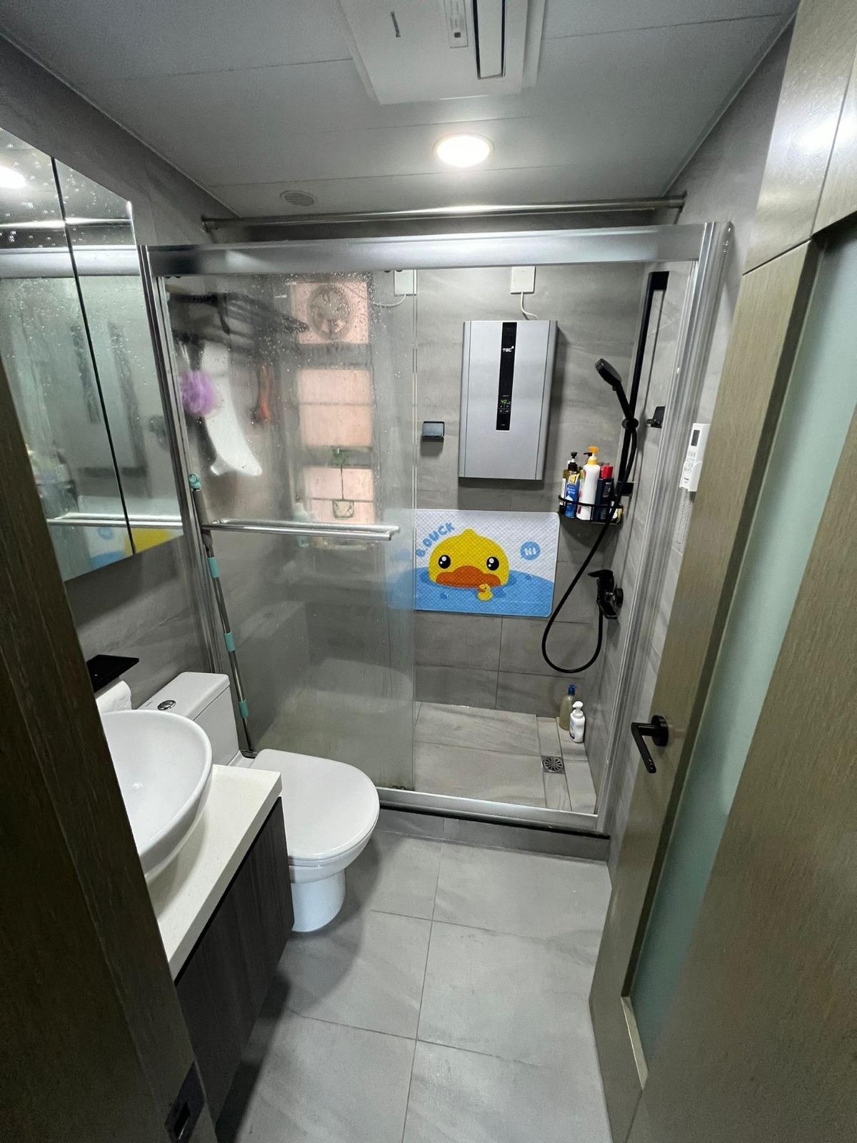 浴室面積算闊落,裝修仍企理。(代理提供)