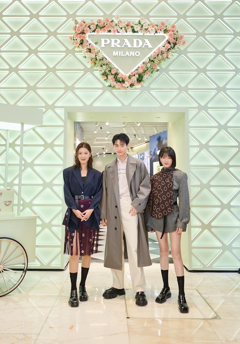 余香凝、廖子妤跟Win合照。