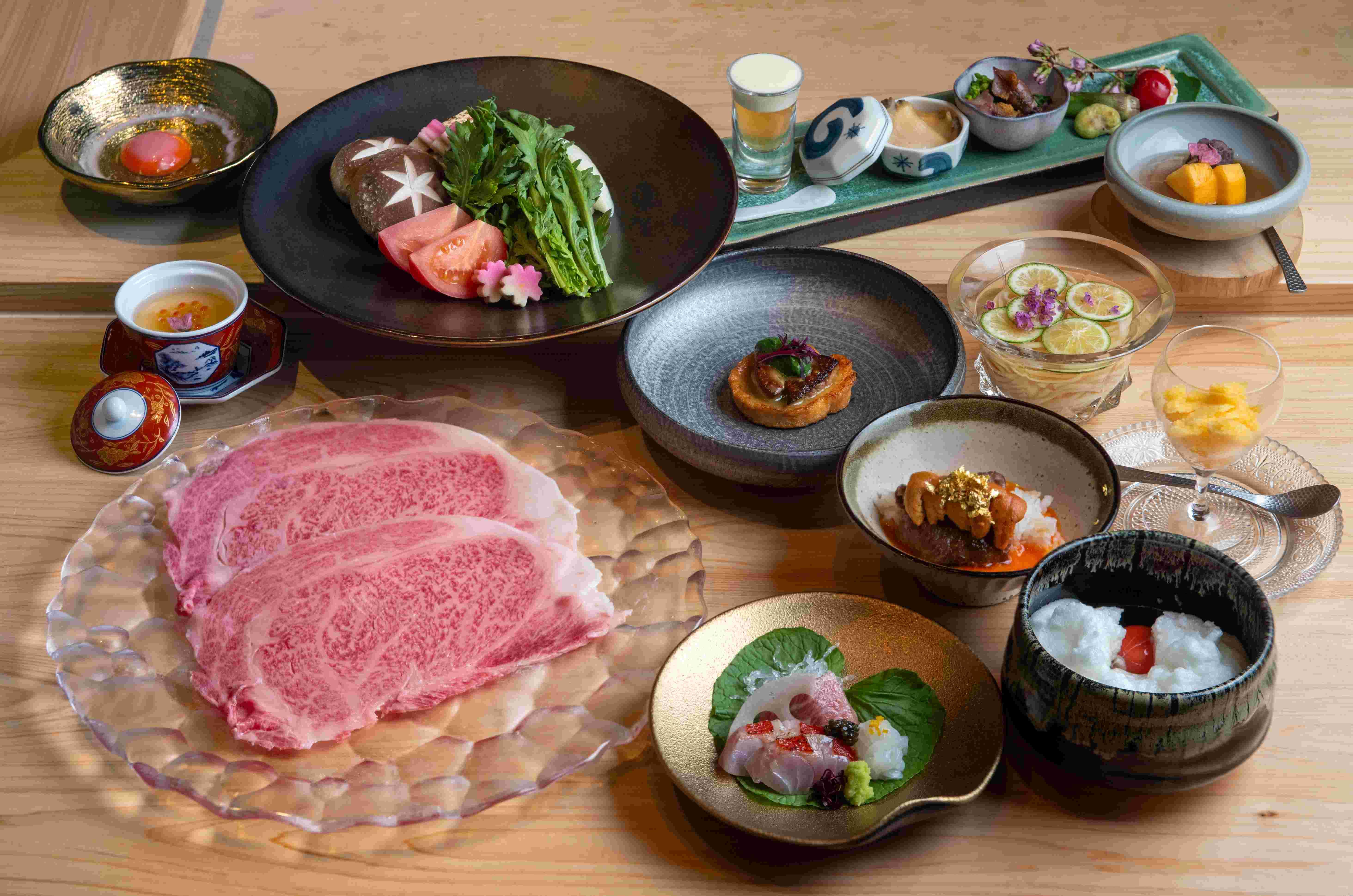 「壽喜燒.中川」備有三款午市及四款晚市壽喜燒菜單