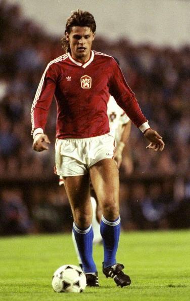 史高拉菲(Tomáš Skuhravý)在1990世界盃史高拉菲以5球成為銀靴獎