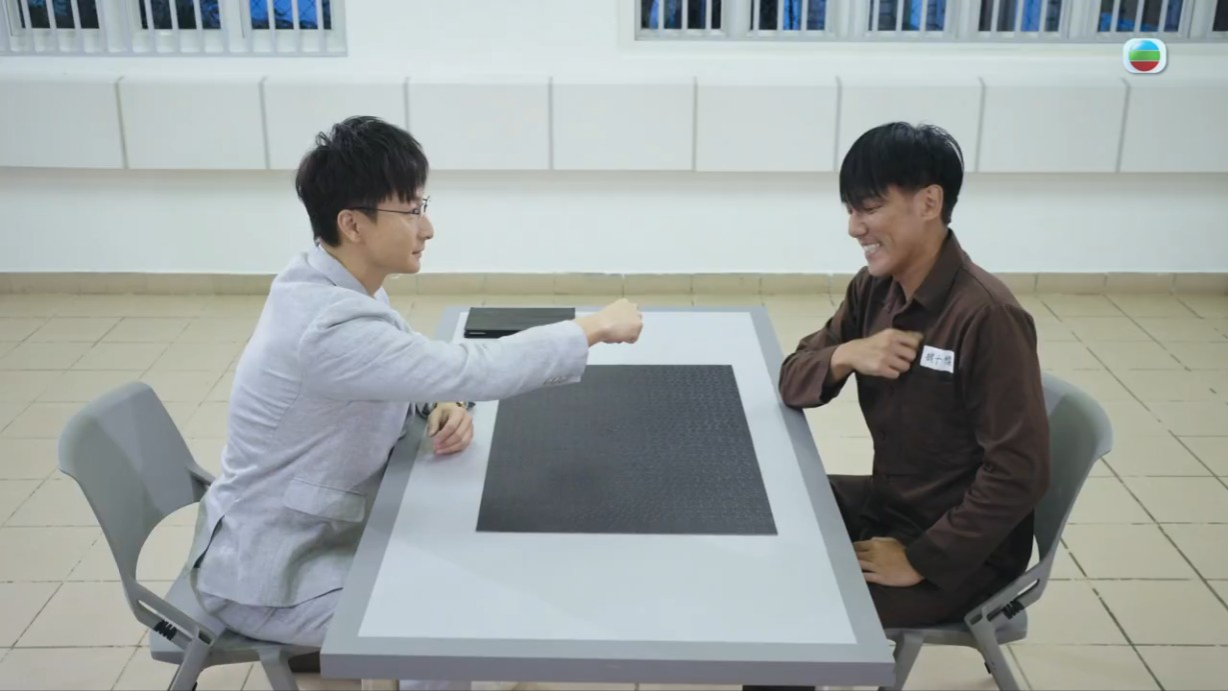 方力申在《逆天奇案2》扮演唐教授。