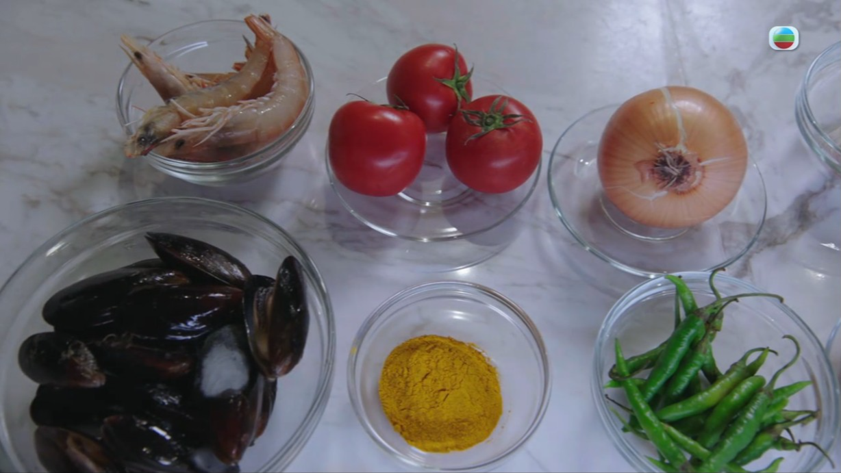 方力申在《逆天奇案2》扮演唐教授,而且不時拍他煲湯的畫面。